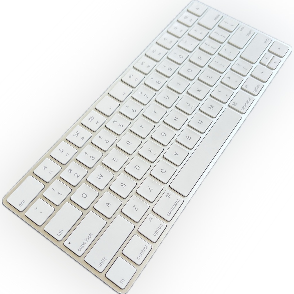White Apple Magic Keyboard